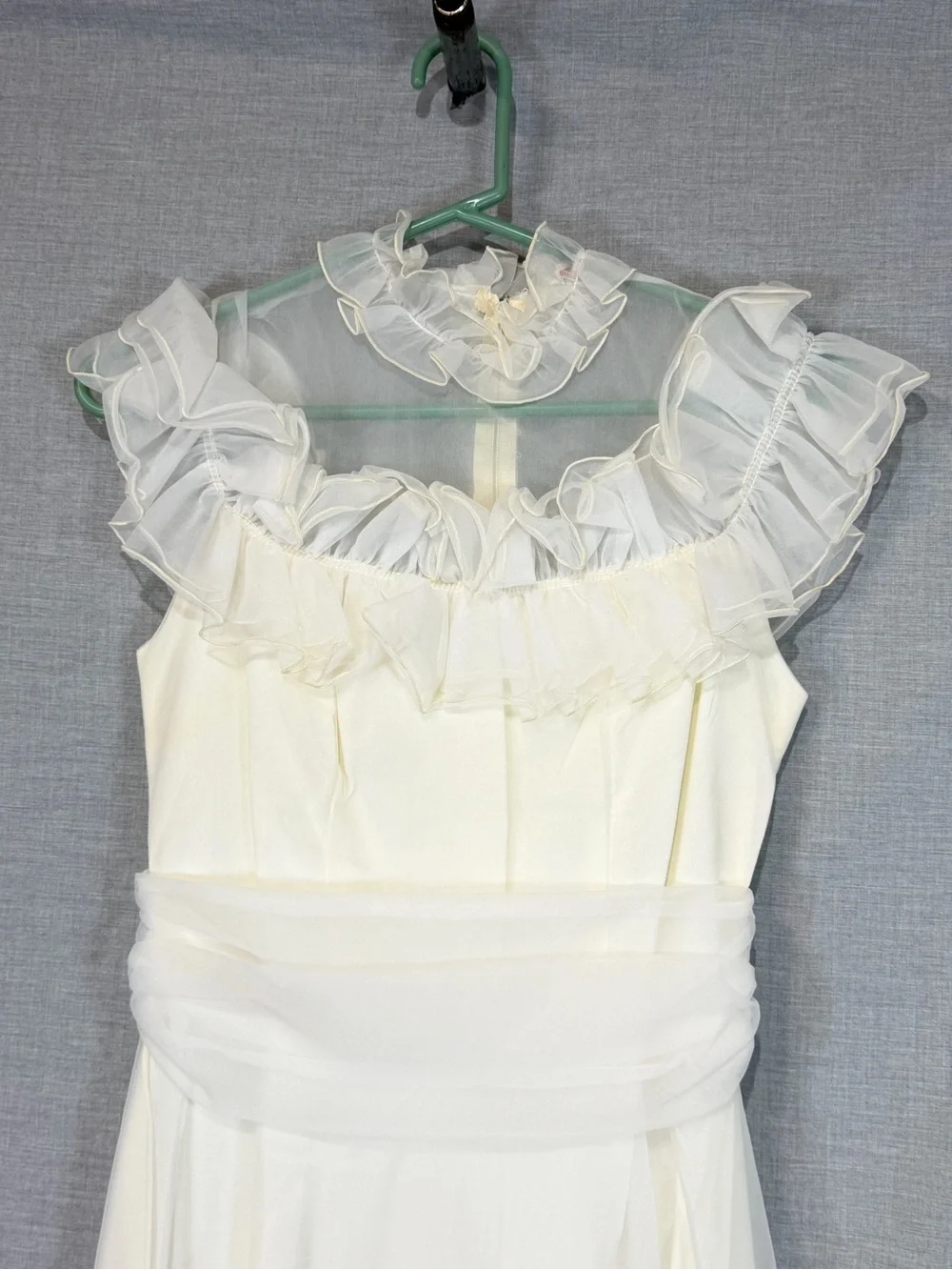 Elegant White Chiffon Women’s Dress with Ruching 1980s vintage - Picture 3 of 7